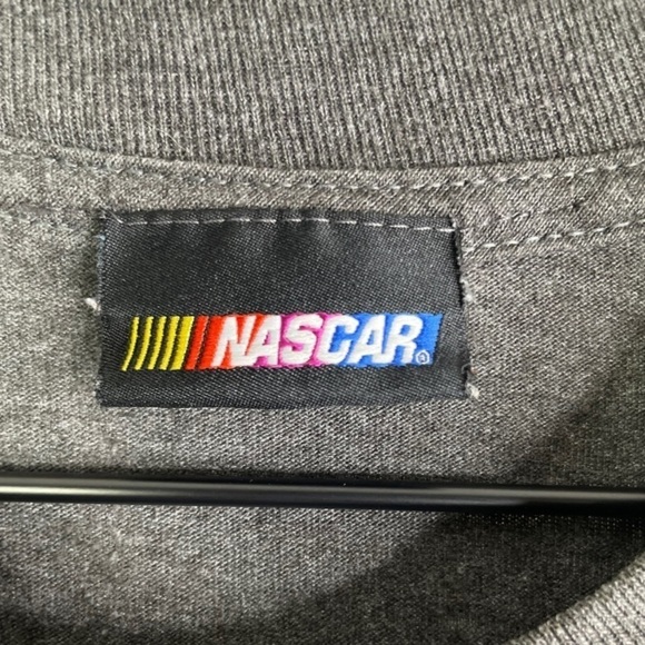 NASCAR #24 Jeff Gordon DuPont  Men’s T-shirt - Picture 2 of 3